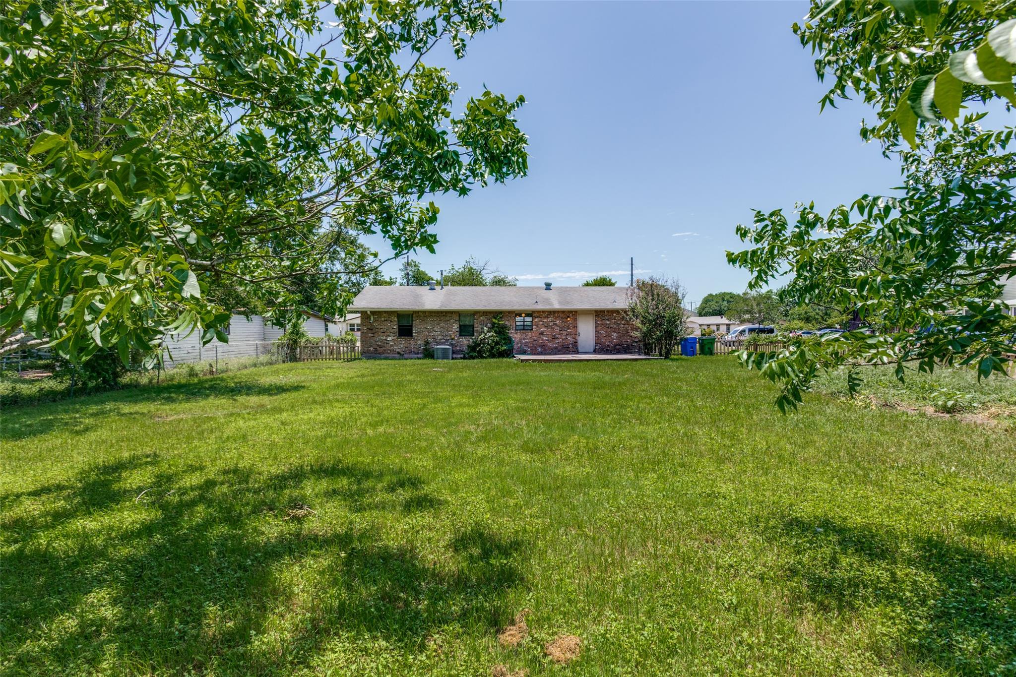 1516 Mclain Street Taylor TX 76574