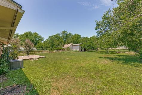 1516 Mclain Street Taylor TX 76574