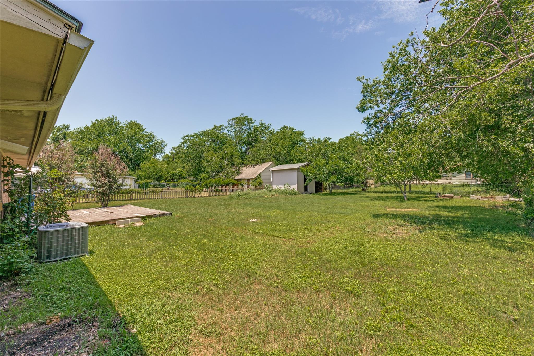 1516 Mclain Street Taylor TX 76574