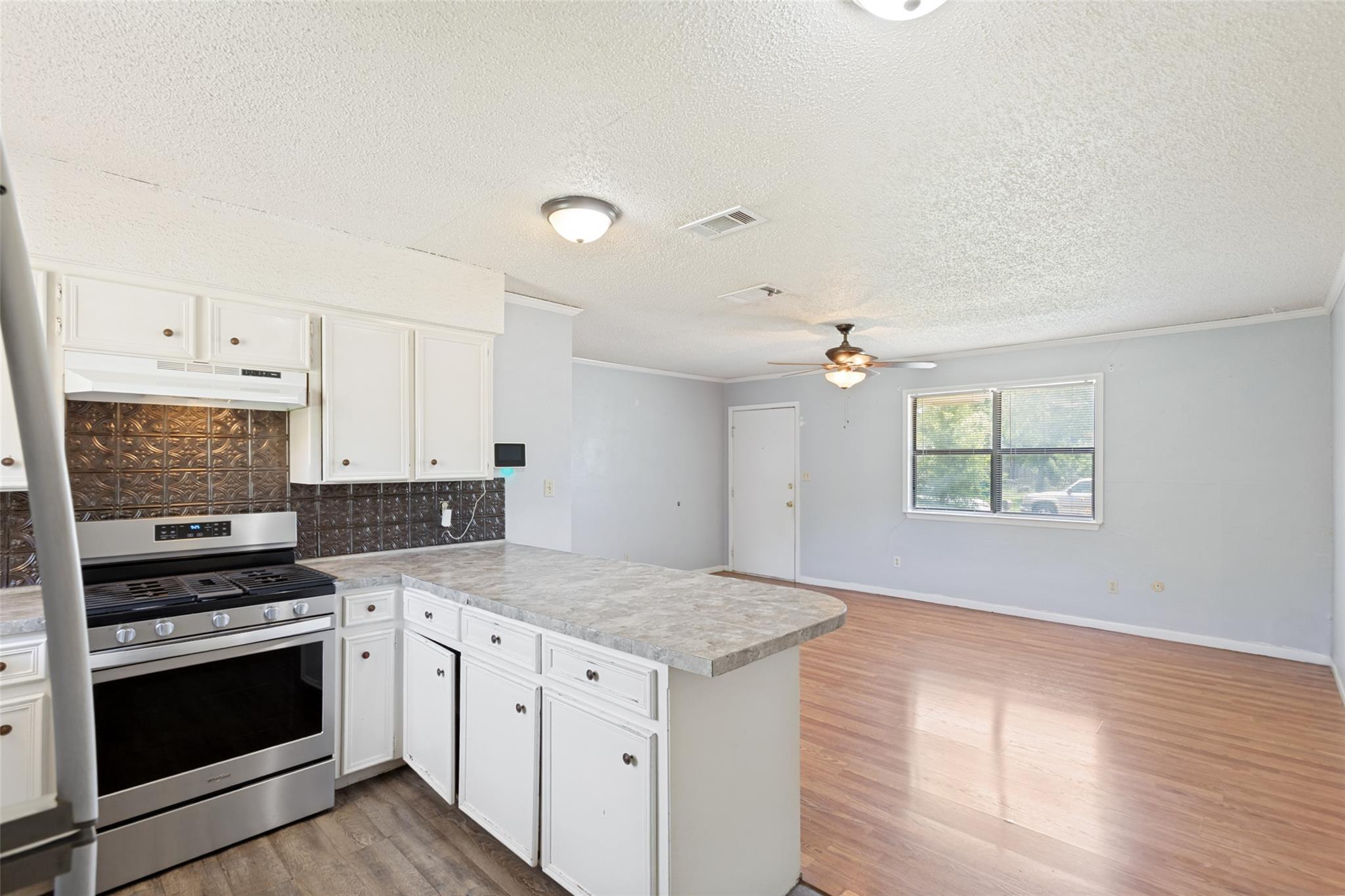 1516 Mclain Street Taylor TX 76574