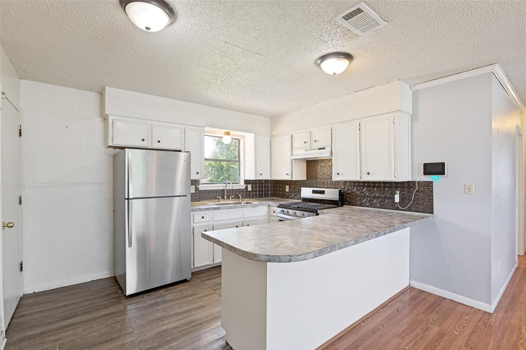 1516 Mclain Street Taylor TX 76574
