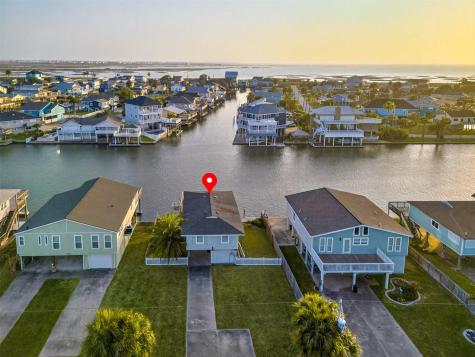 4303 Karankawa Way Galveston TX 77554