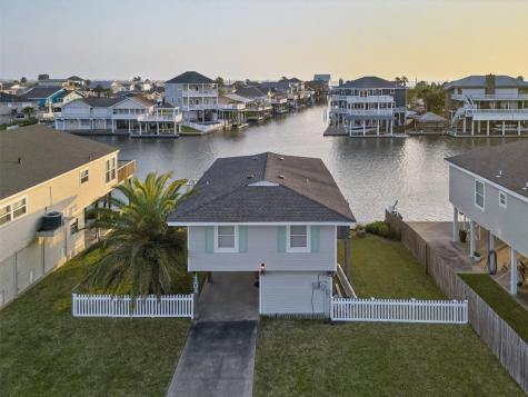 4303 Karankawa Way Galveston TX 77554