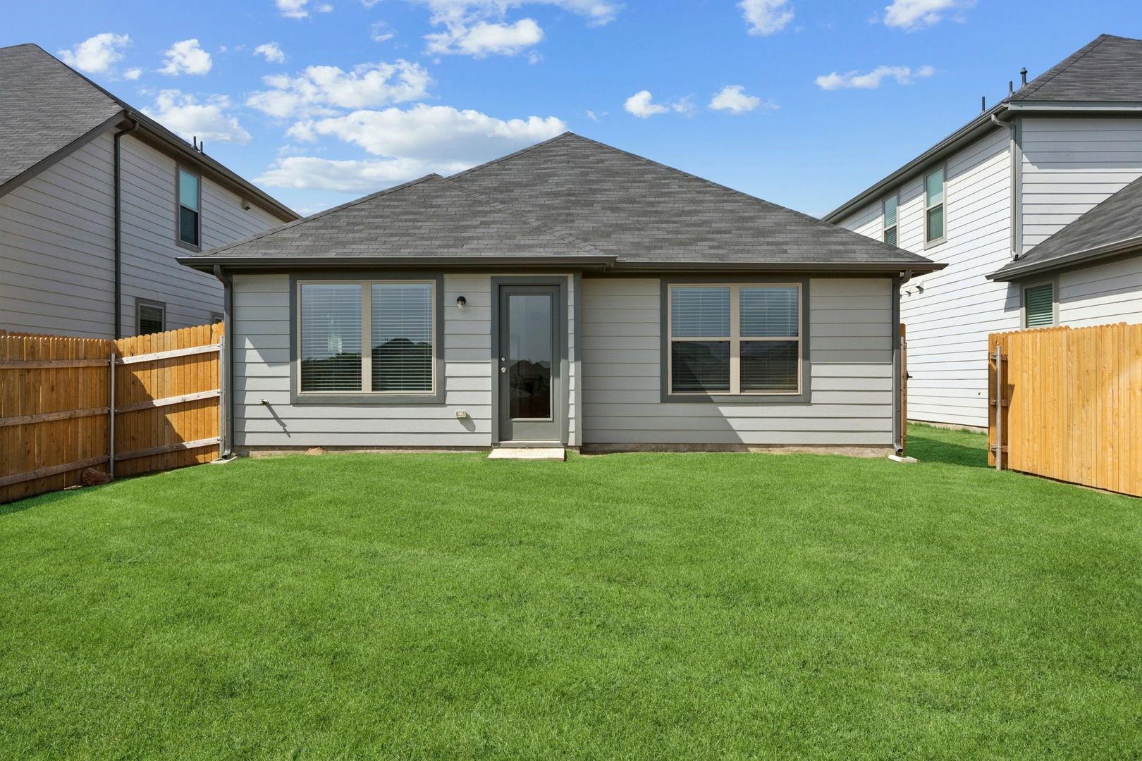 332 Bendecido Loop Elgin TX 78621