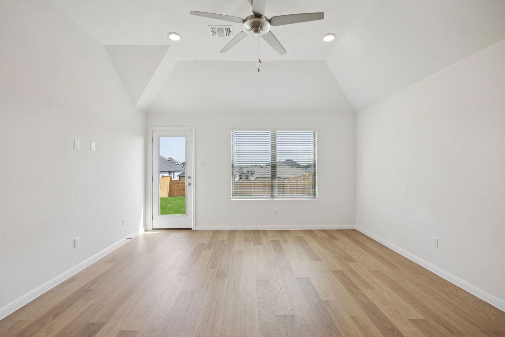 332 Bendecido Loop Elgin TX 78621