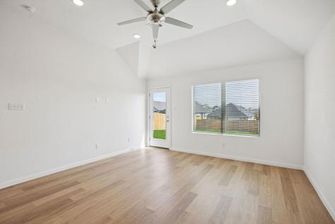 332 Bendecido Loop Elgin TX 78621