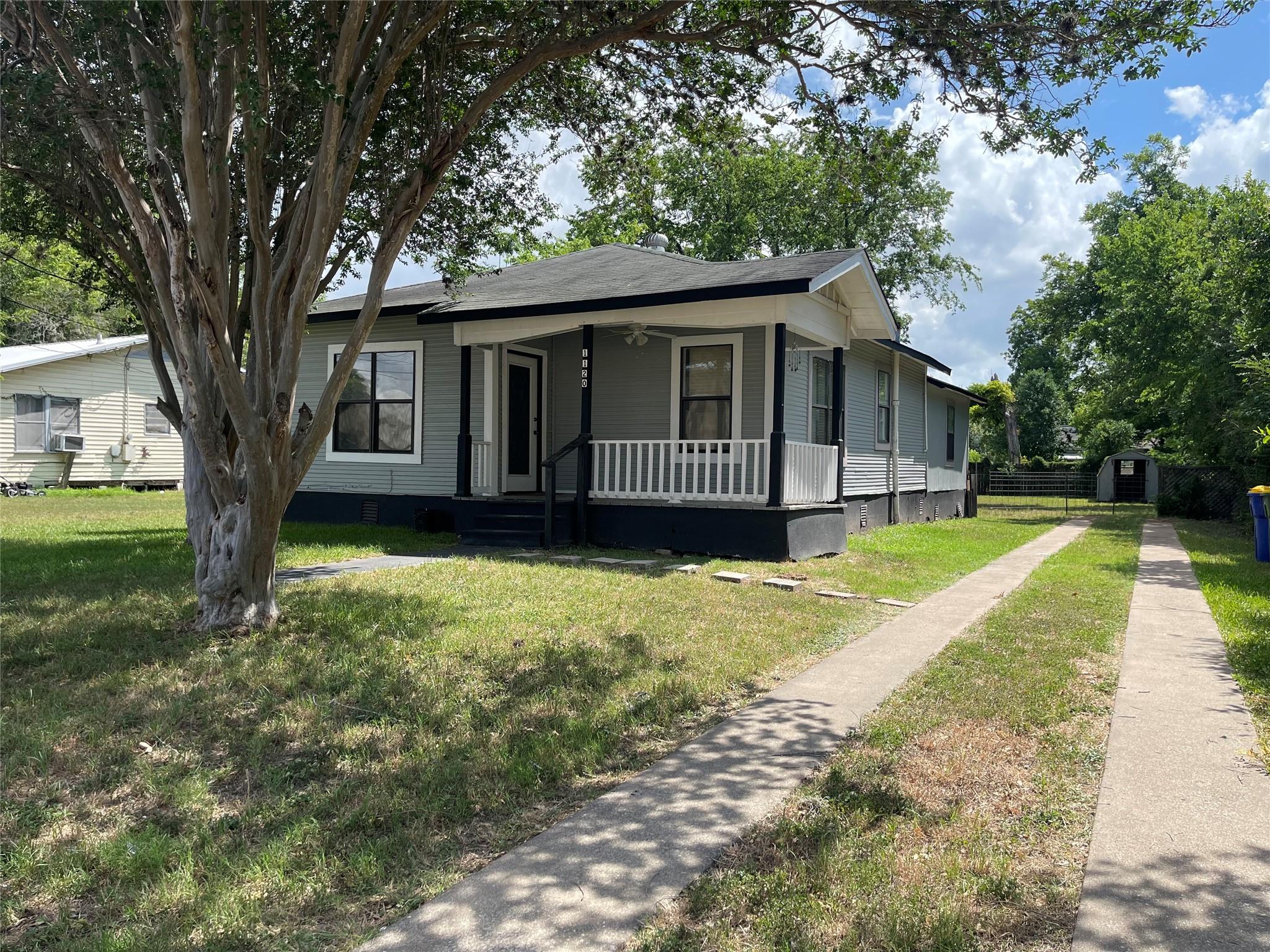1120 Saint Paul Street Gonzales TX 78629