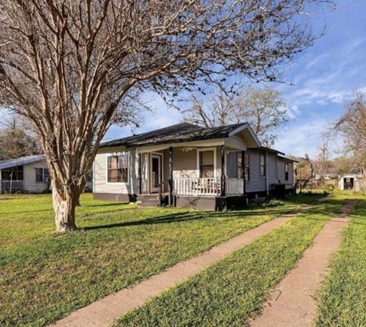 1120 Saint Paul Street Gonzales TX 78629
