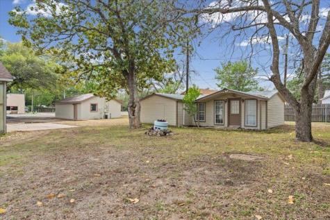 1207 NE Loop 230 Smithville TX 78957