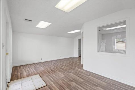 1207 NE Loop 230 Smithville TX 78957