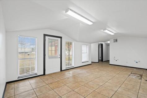 1207 NE Loop 230 Smithville TX 78957