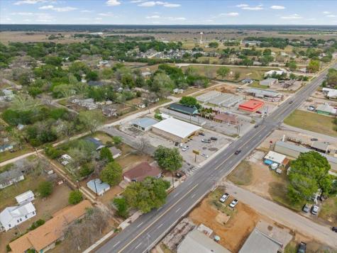 1207 NE Loop 230 Smithville TX 78957