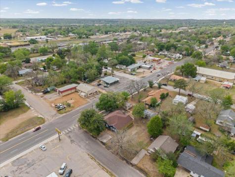 1207 NE Loop 230 Smithville TX 78957