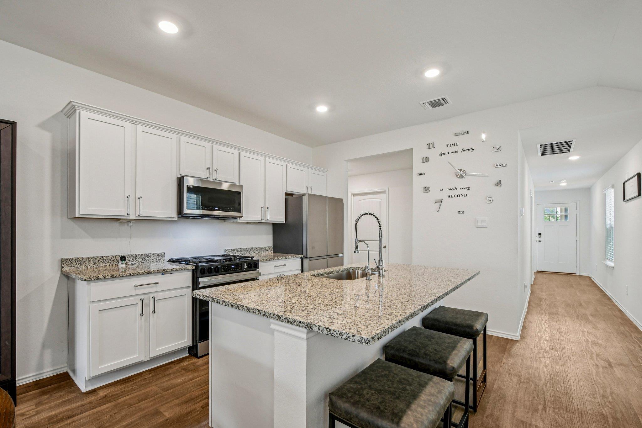 519 Sandringham Loop Kyle TX 78640
