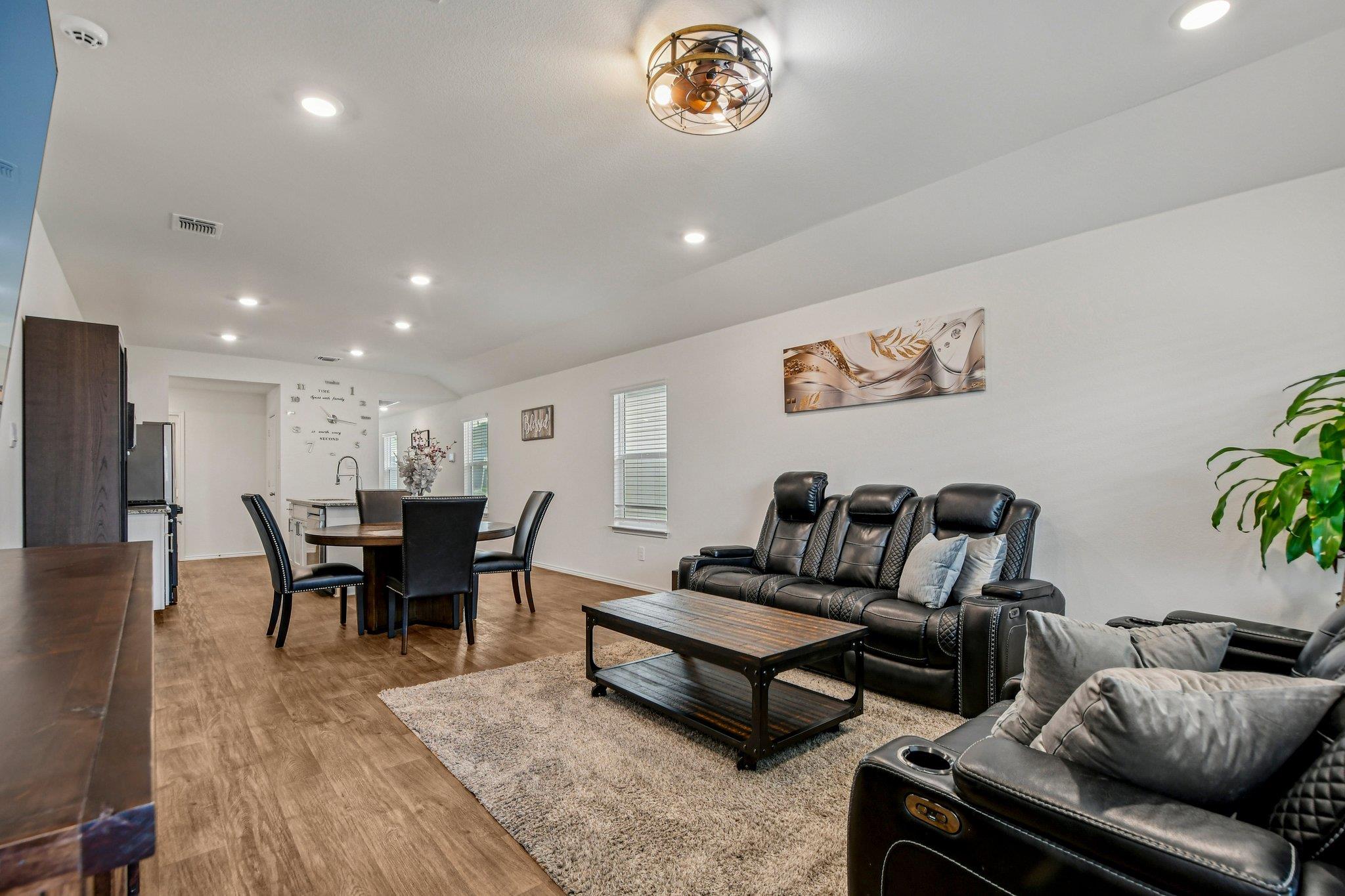 519 Sandringham Loop Kyle TX 78640