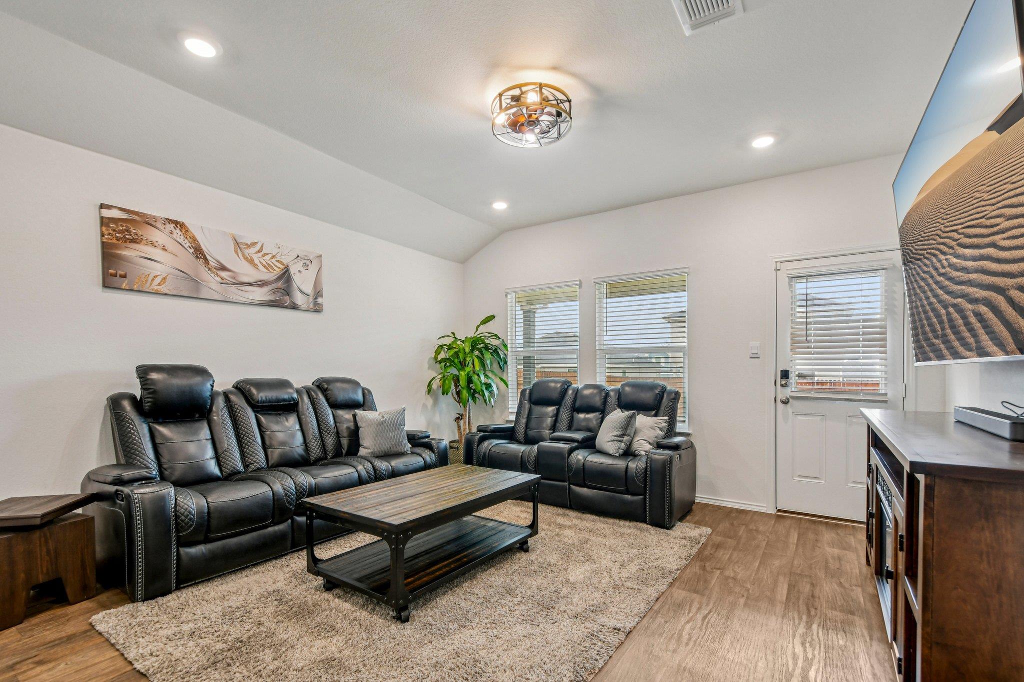 519 Sandringham Loop Kyle TX 78640