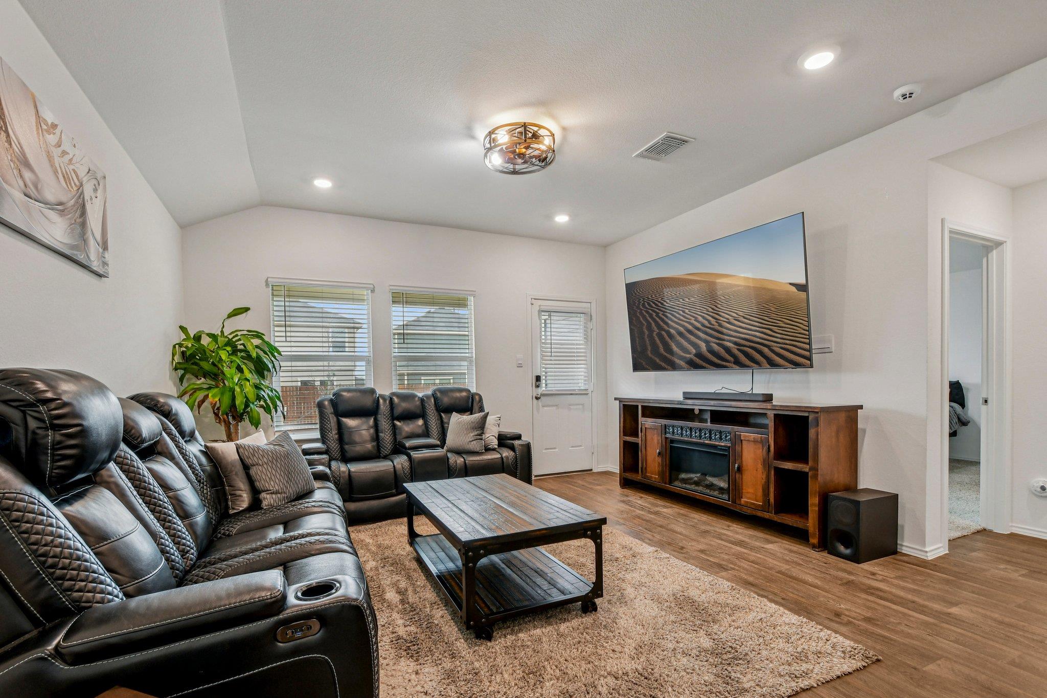 519 Sandringham Loop Kyle TX 78640