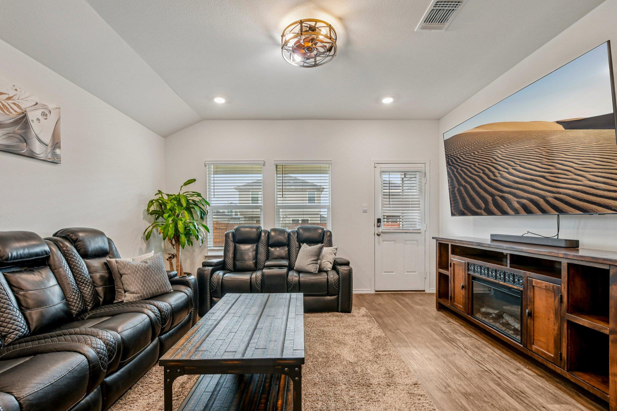 519 Sandringham Loop Kyle TX 78640