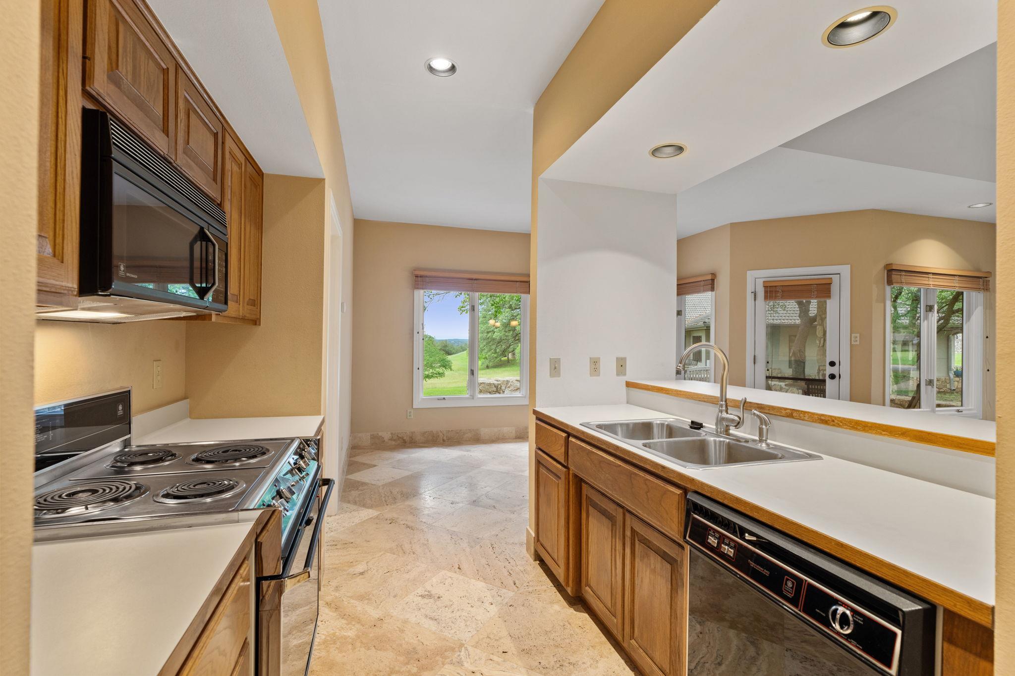 1927 Clubhouse Hill Drive Spicewood TX 78669