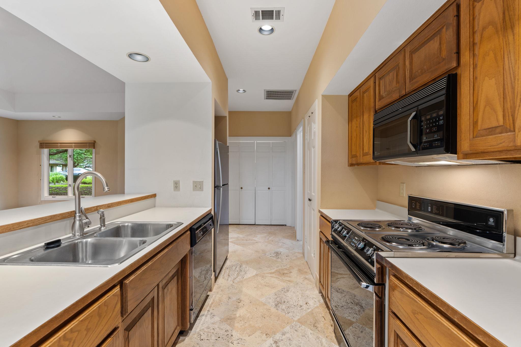 1927 Clubhouse Hill Drive Spicewood TX 78669