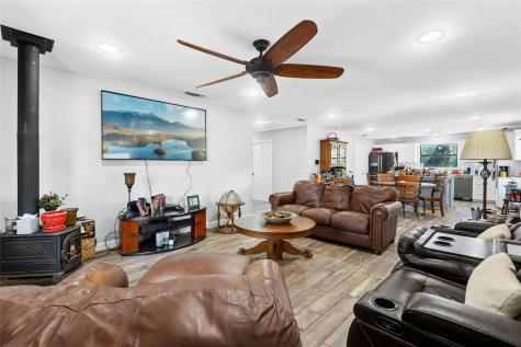 1498 County Road 313 Lexington TX 78947