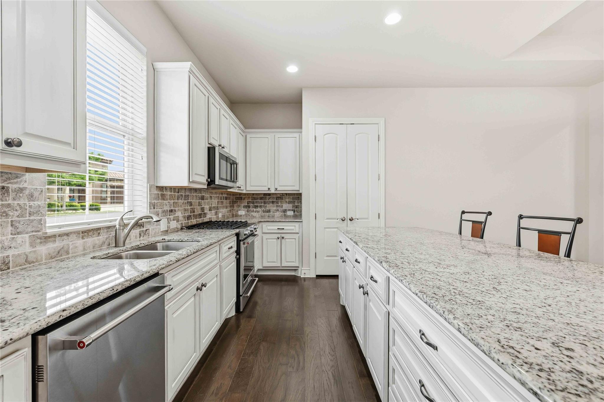 204 Delfino Circle Lakeway TX 78734