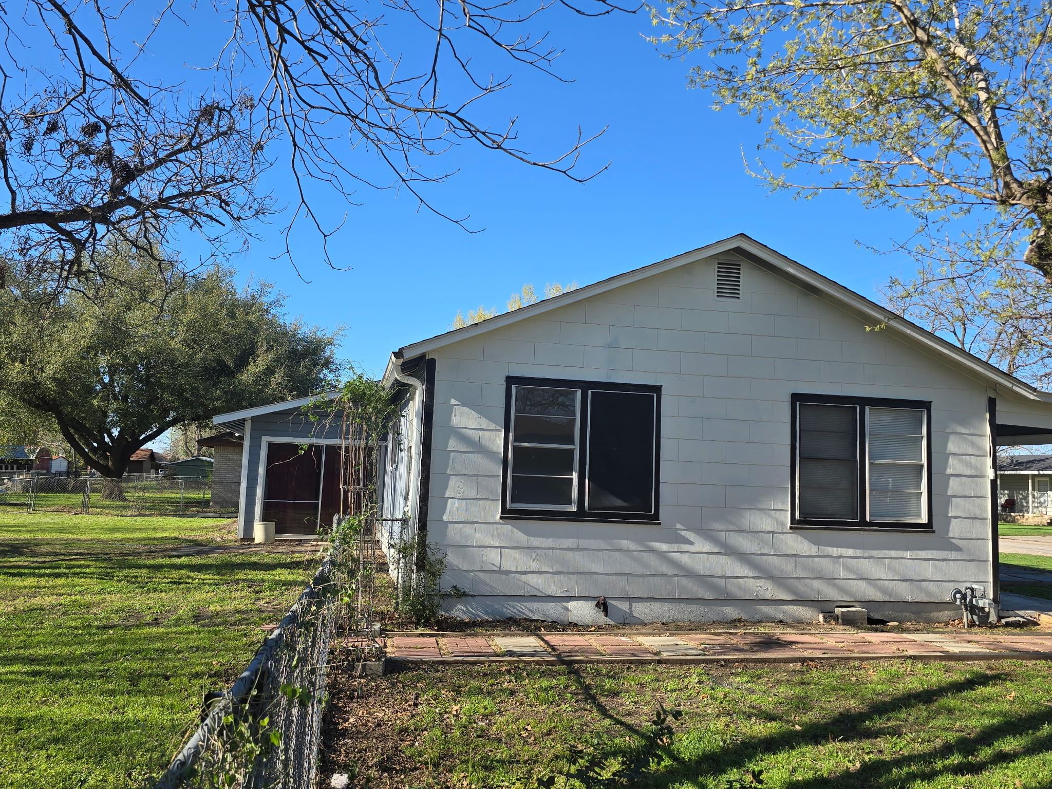 305 N 5th Street Thorndale TX 76577