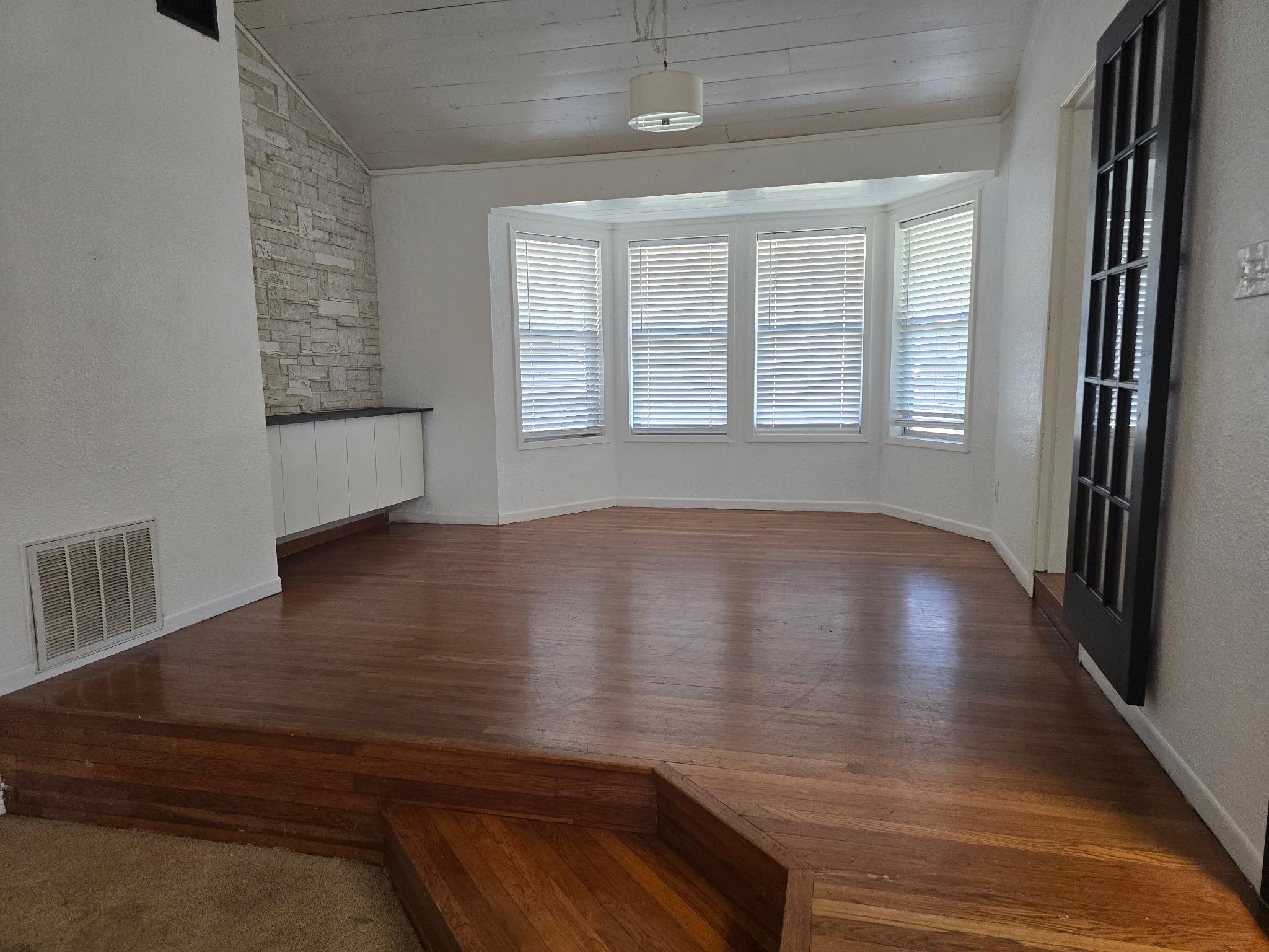 305 N 5th Street Thorndale TX 76577