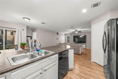 715 Estes Park Taylor TX 76574