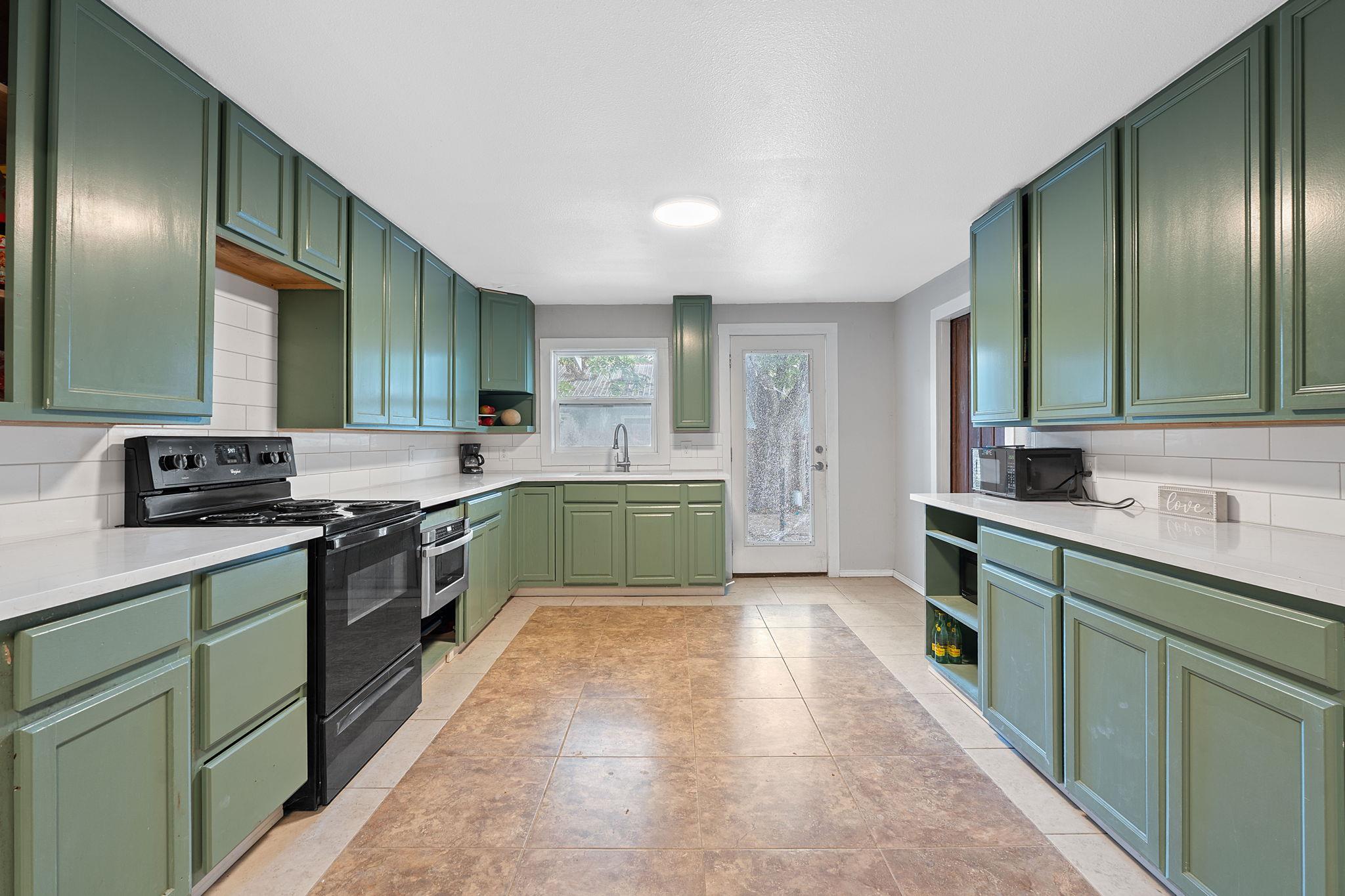 1013 N Colorado Street Lockhart TX 78644