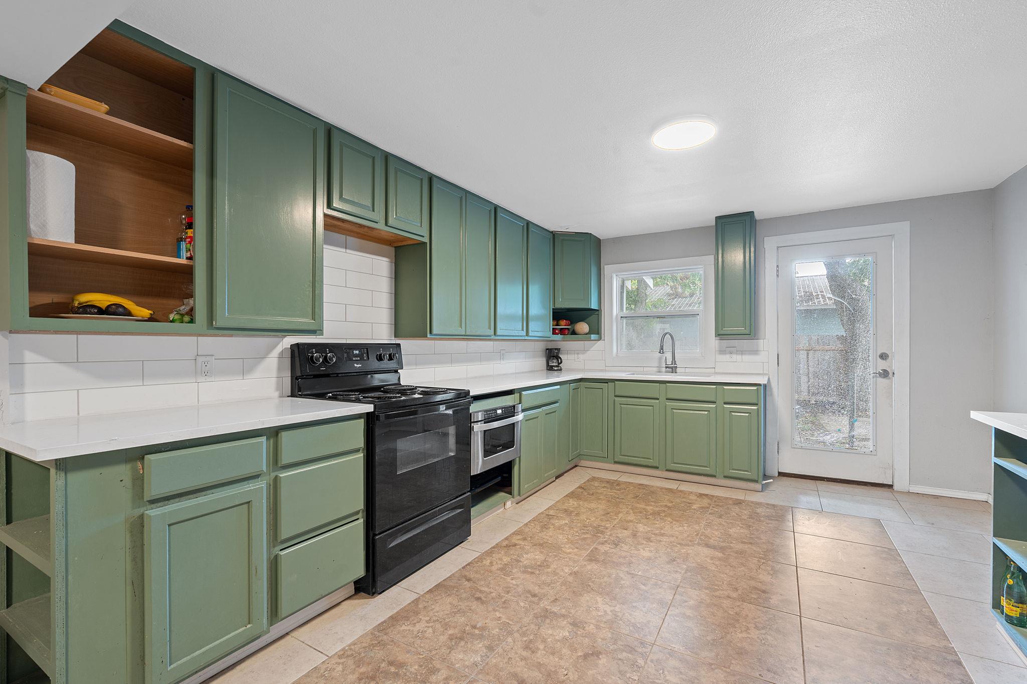 1013 N Colorado Street Lockhart TX 78644