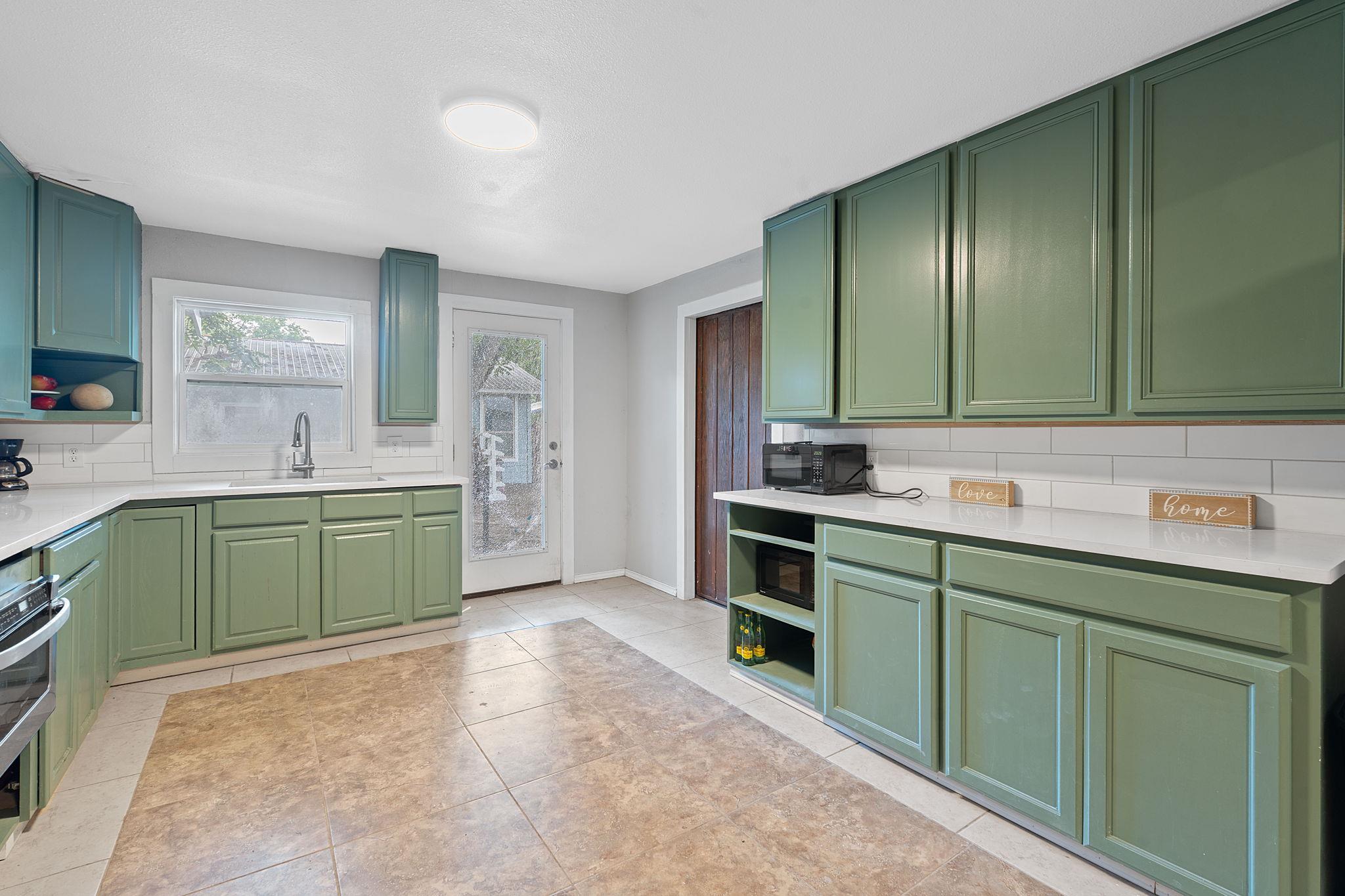 1013 N Colorado Street Lockhart TX 78644