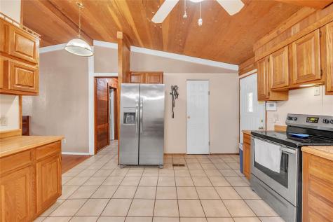 320 Pope Bend S Cedar Creek TX 78612