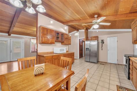 320 Pope Bend S Cedar Creek TX 78612