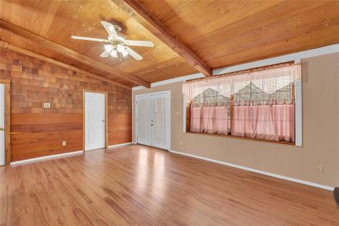 320 Pope Bend S Cedar Creek TX 78612