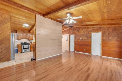 320 Pope Bend S Cedar Creek TX 78612