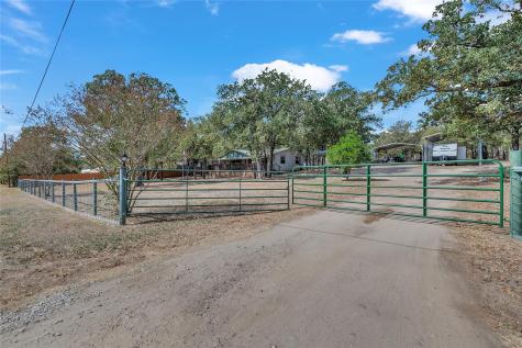 320 Pope Bend S Cedar Creek TX 78612