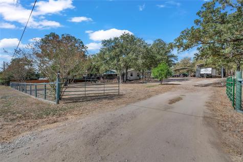 320 Pope Bend S Cedar Creek TX 78612
