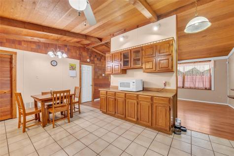 320 Pope Bend S Cedar Creek TX 78612