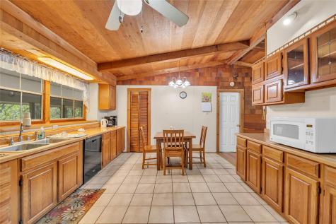 320 Pope Bend S Cedar Creek TX 78612