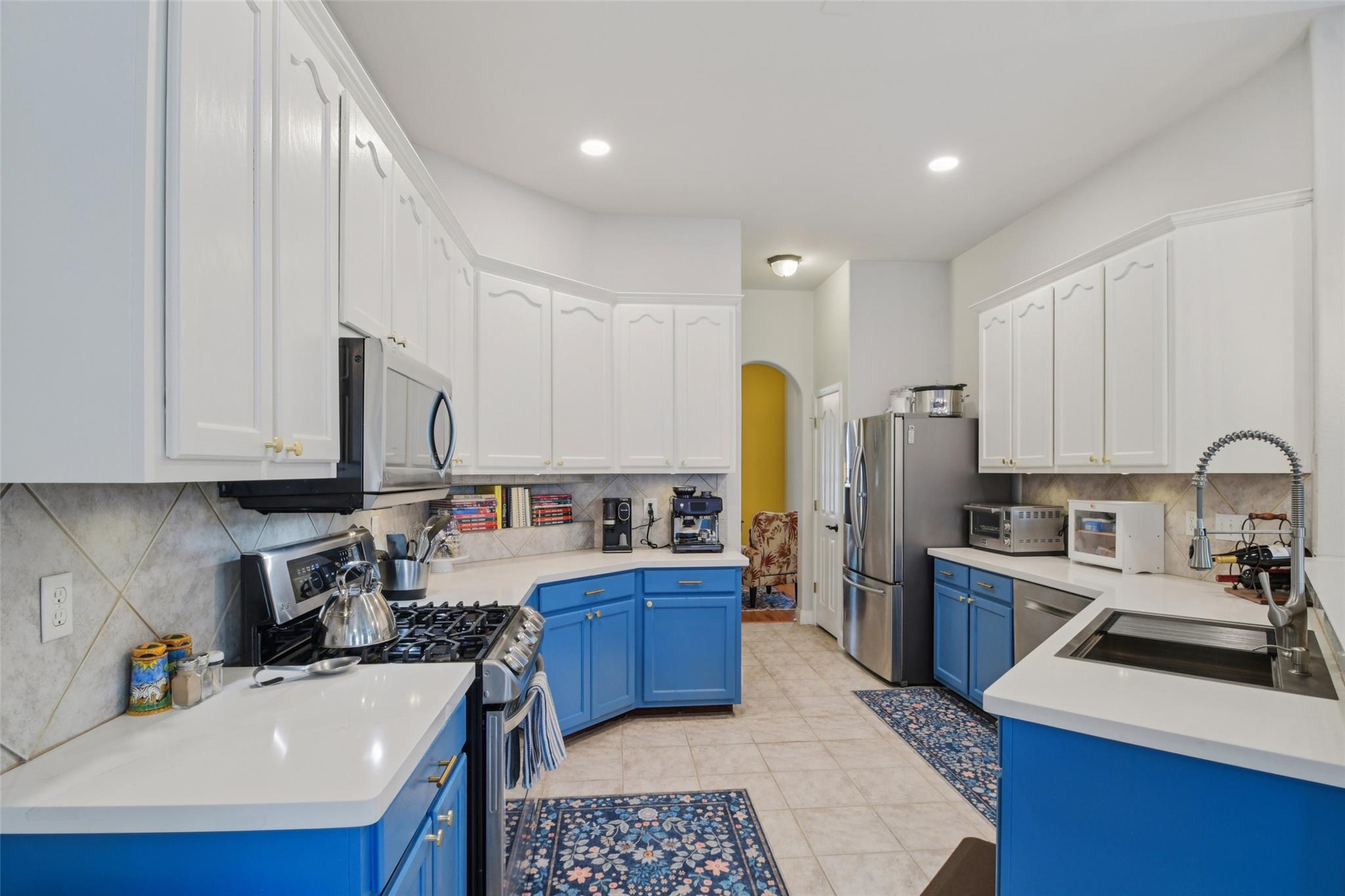 6084 Hartson Kyle TX 78640