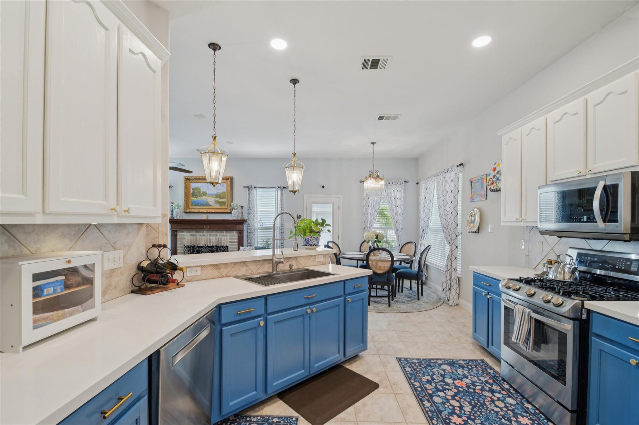 6084 Hartson Kyle TX 78640