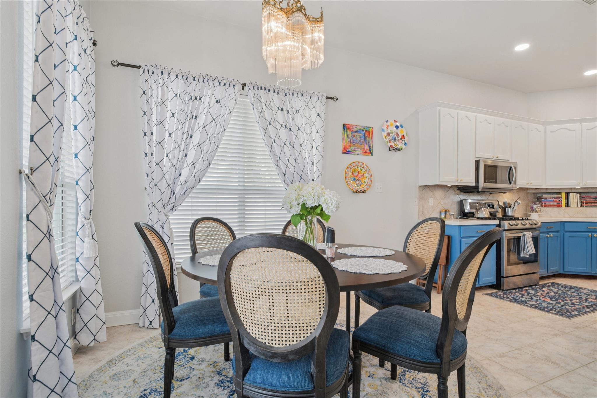 6084 Hartson Kyle TX 78640
