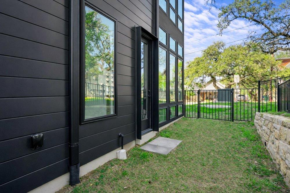 219 Lessin Lane Austin TX 78704