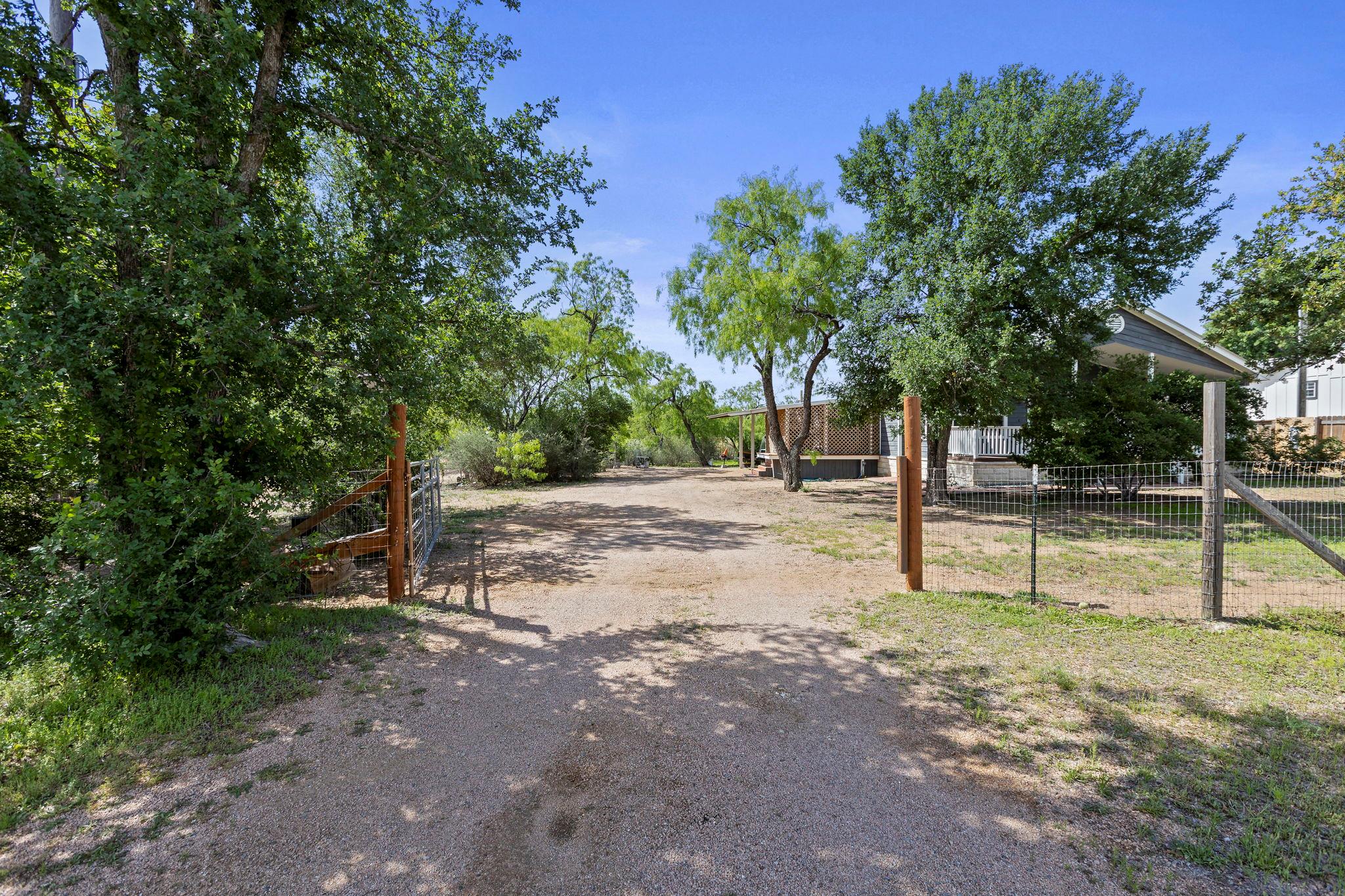 813 Airway Street Kingsland TX 78639