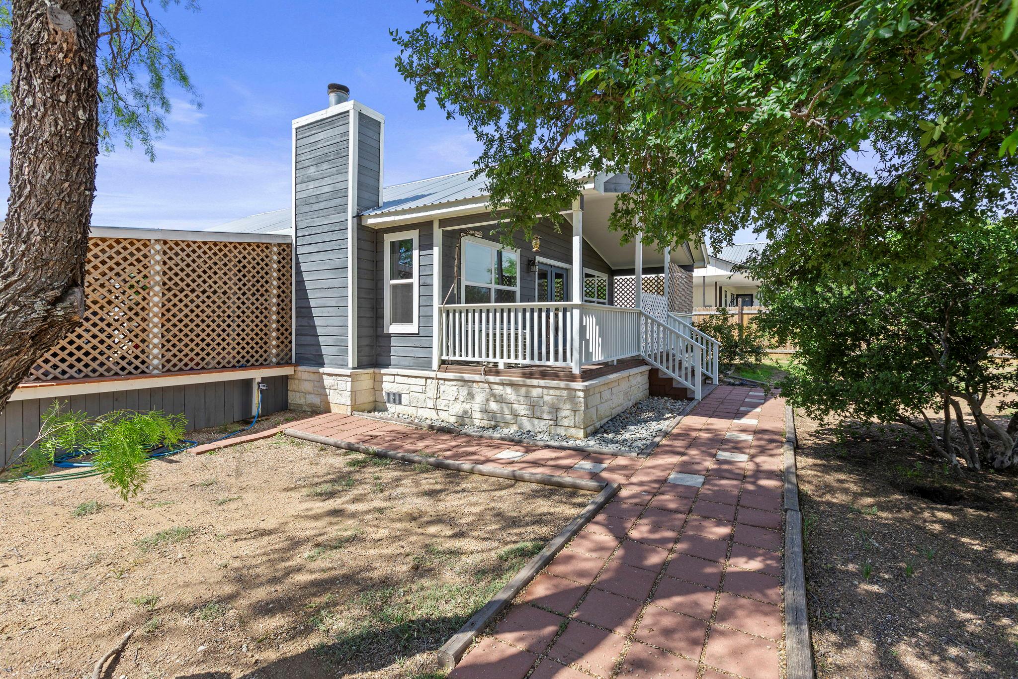 813 Airway Street Kingsland TX 78639