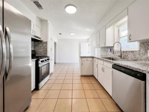 803 W 25th Street Cameron TX 76520