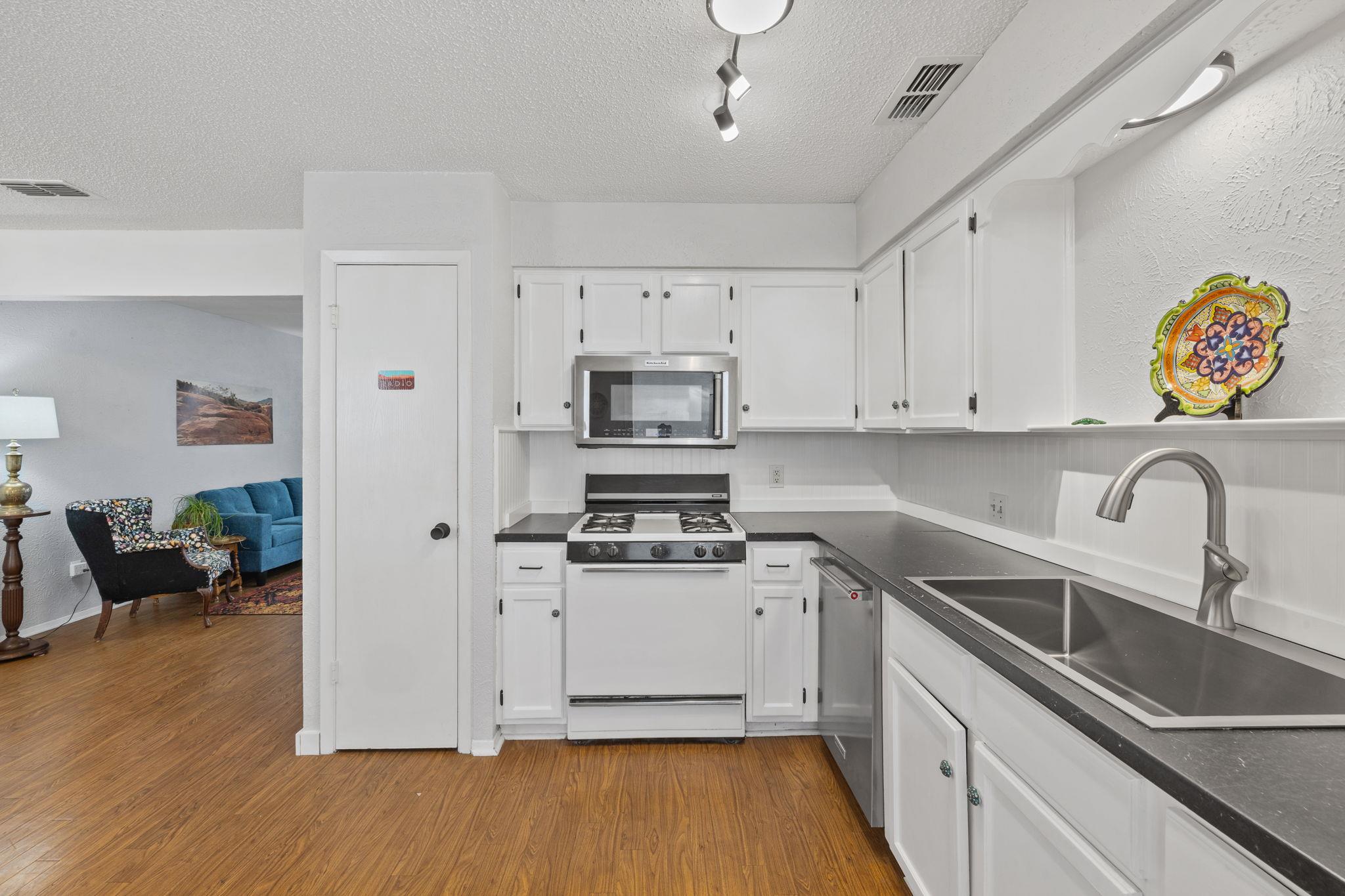 2715 Harleyhill Drive Austin TX 78745