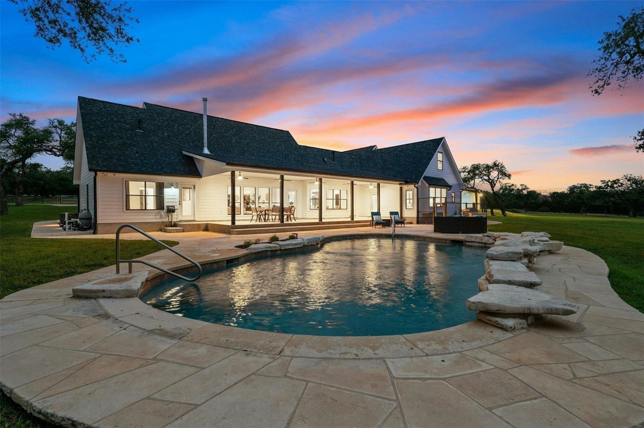 333 Stallion Lane Dripping Springs TX 78620