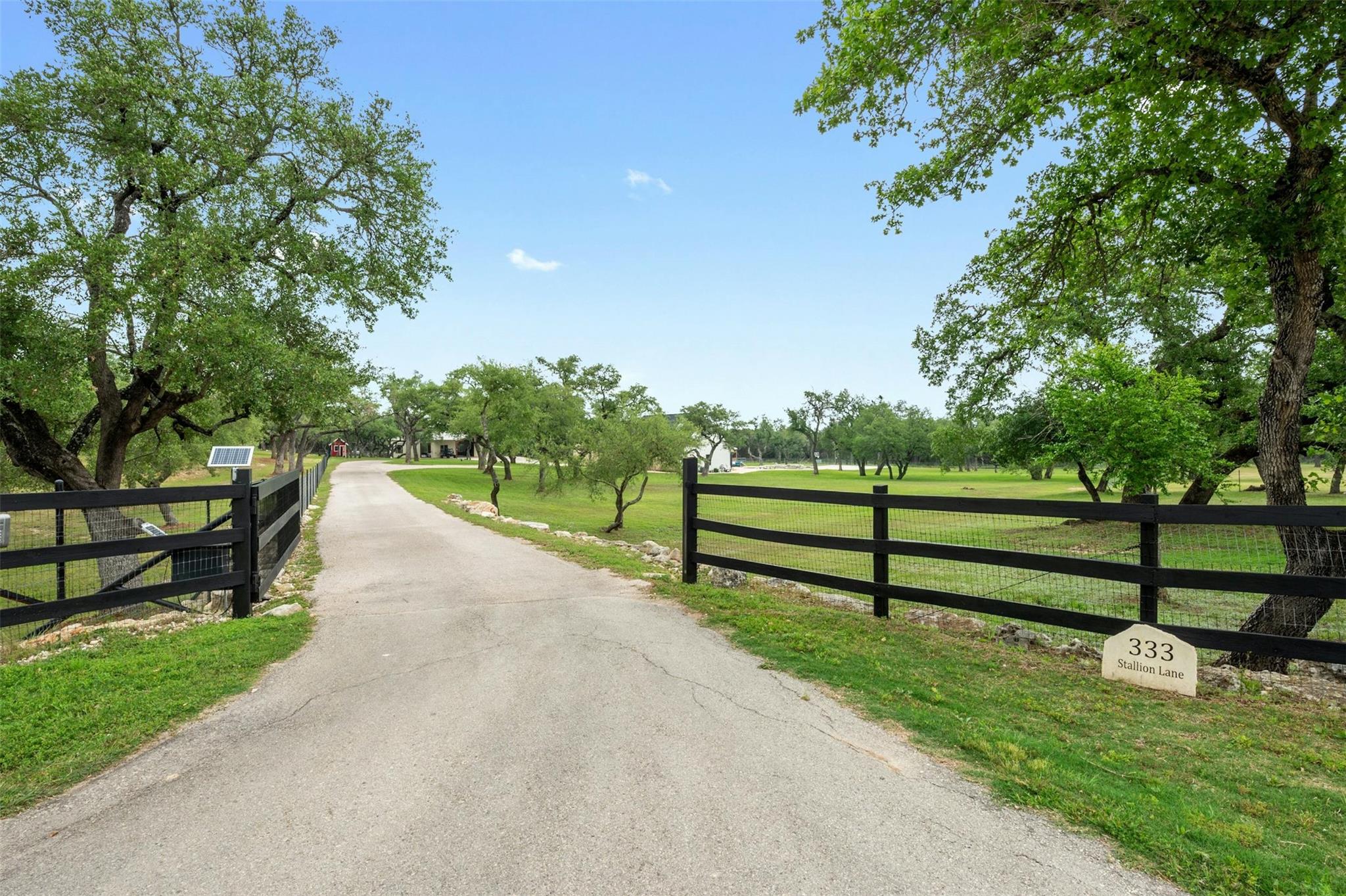 333 Stallion Lane Dripping Springs TX 78620
